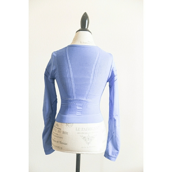 Light Blue Seamless Lazer Cut Crop Top - Picture 4 of 4